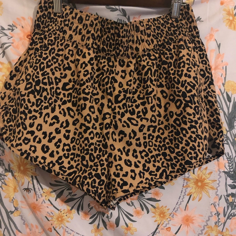 Pink active size large cheetah print